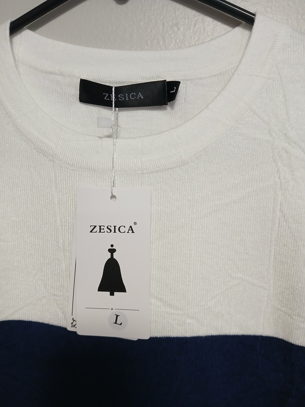 Zesica Women’s White and Navy Colorblock Crewneck Sweater - Picture 2 of 3